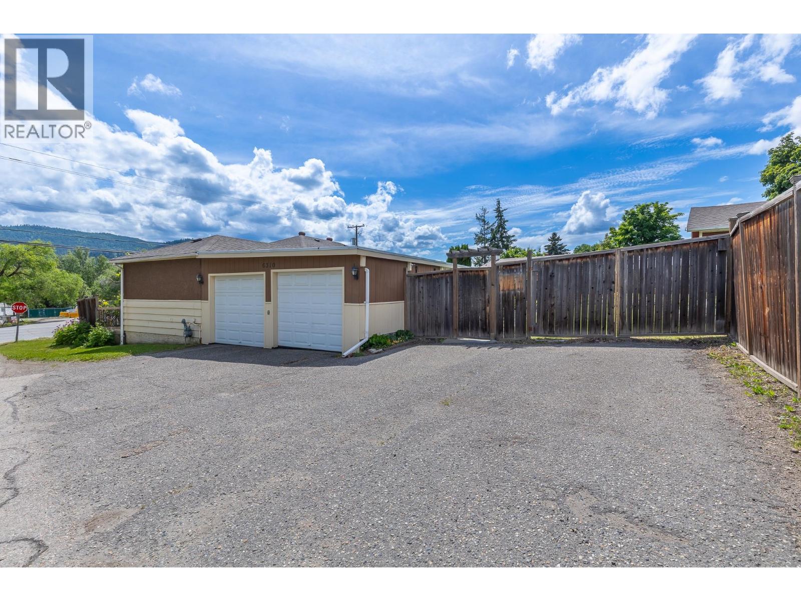 6310 Freeman Drive, Coldstream, British Columbia  V1B 3C7 - Photo 5 - 10389086