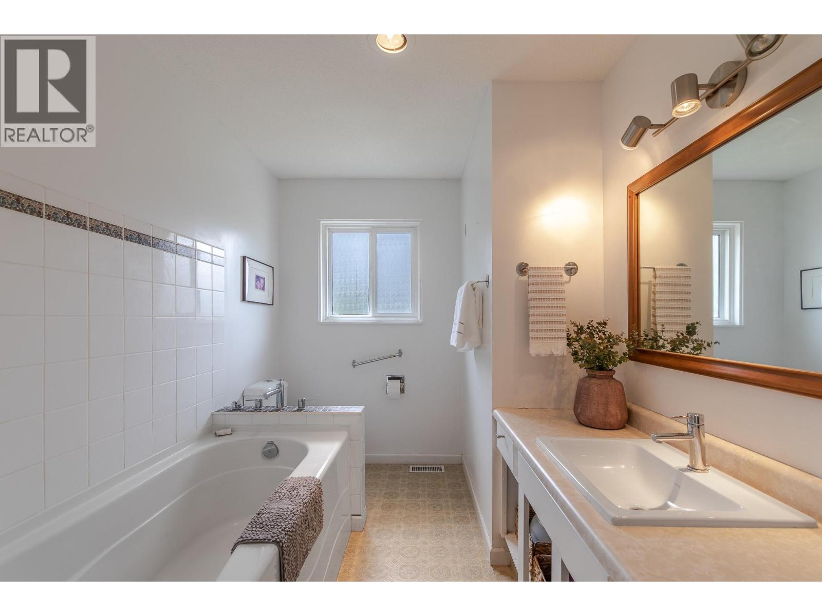 14812 Downton Avenue, Summerland, British Columbia  V0H 1Z1 - Photo 16 - 10389999