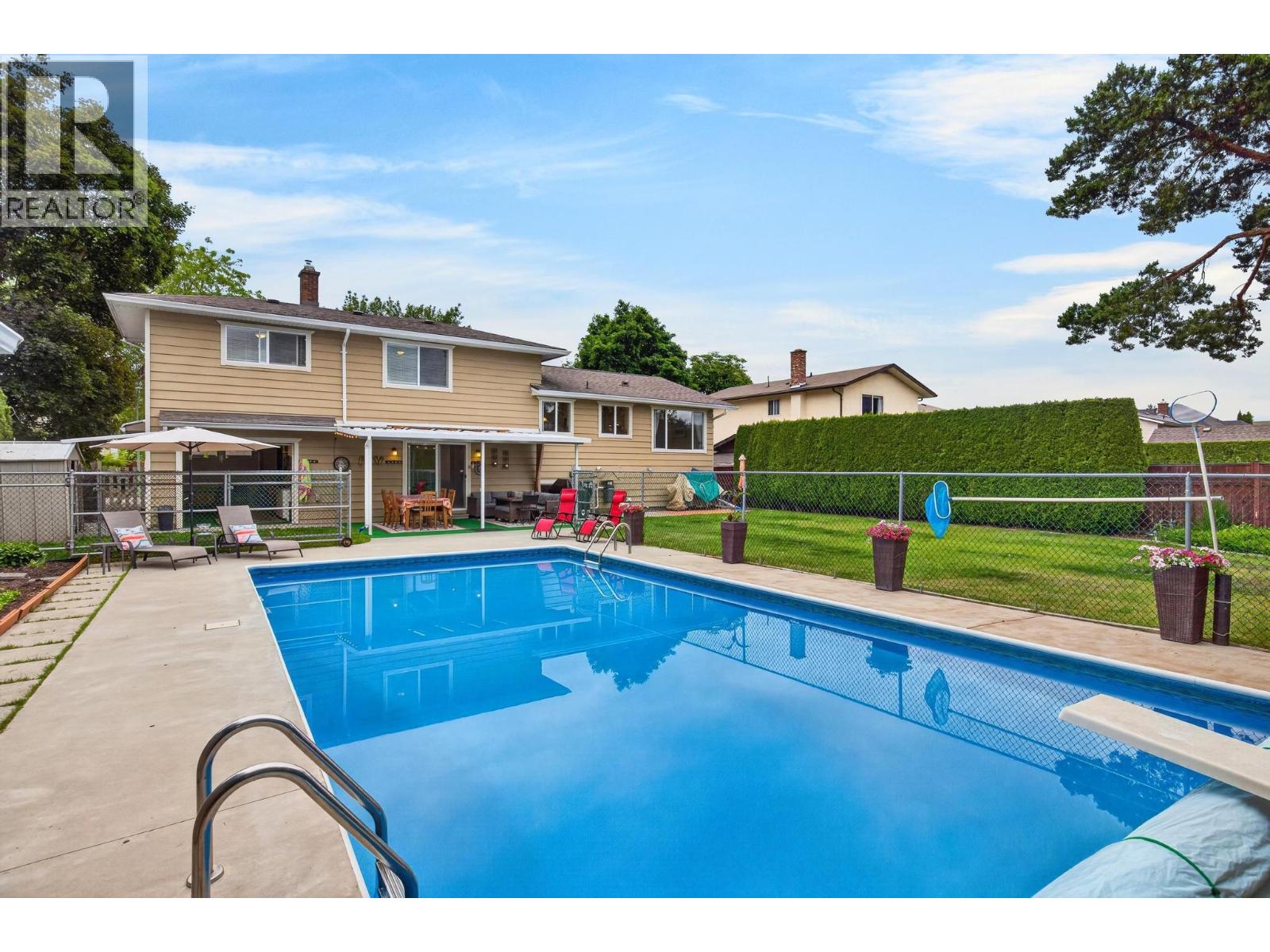 660 Welke Road, Kelowna, British Columbia  V1W 1A7 - Photo 2 - 10389165