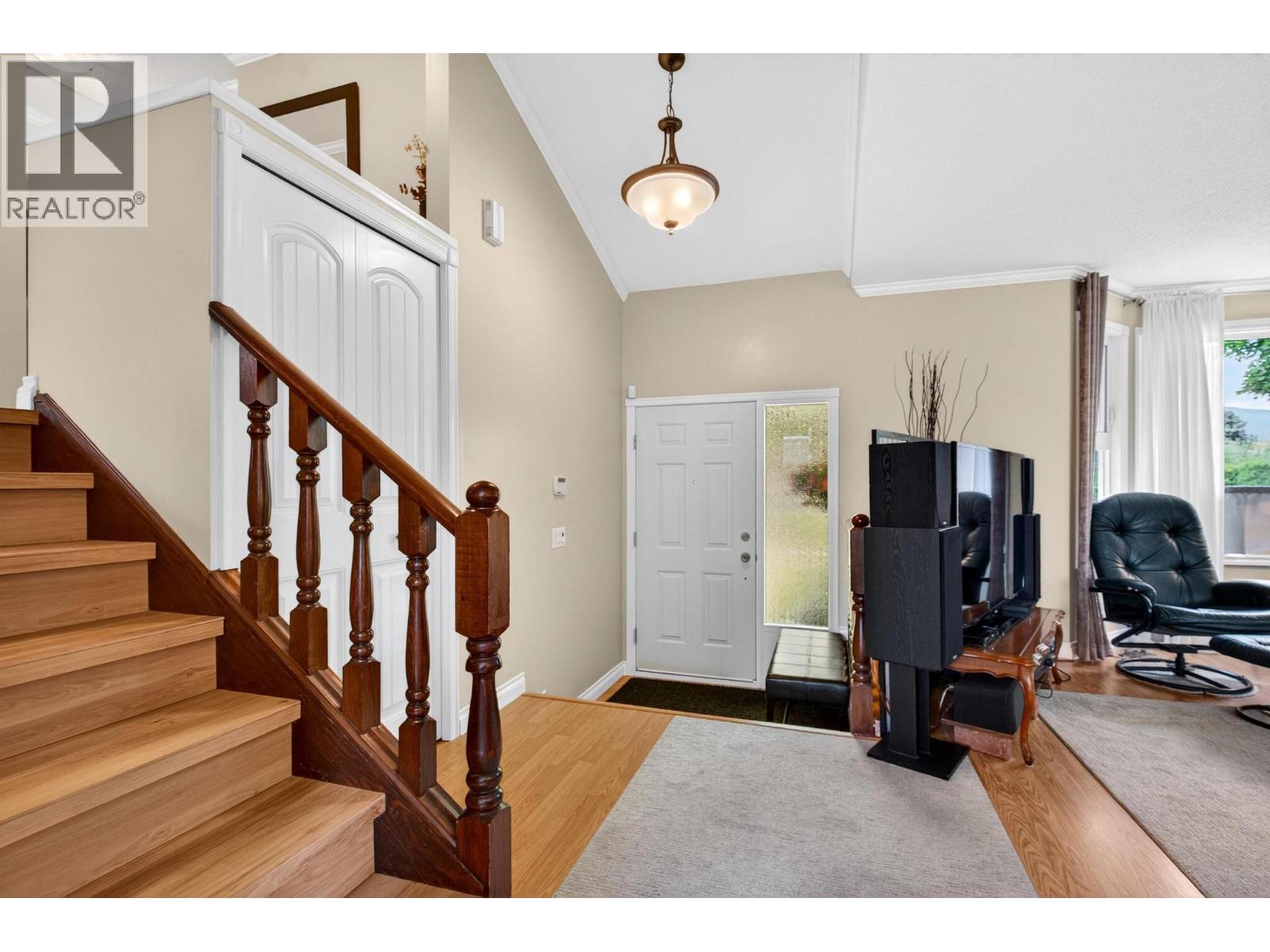660 Welke Road, Kelowna, British Columbia  V1W 1A7 - Photo 3 - 10389165