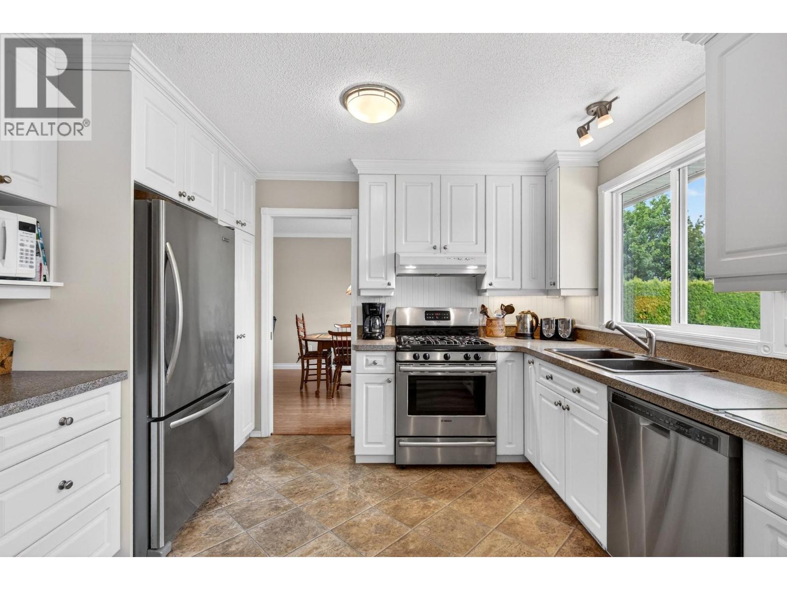660 Welke Road, Kelowna, British Columbia  V1W 1A7 - Photo 8 - 10389165