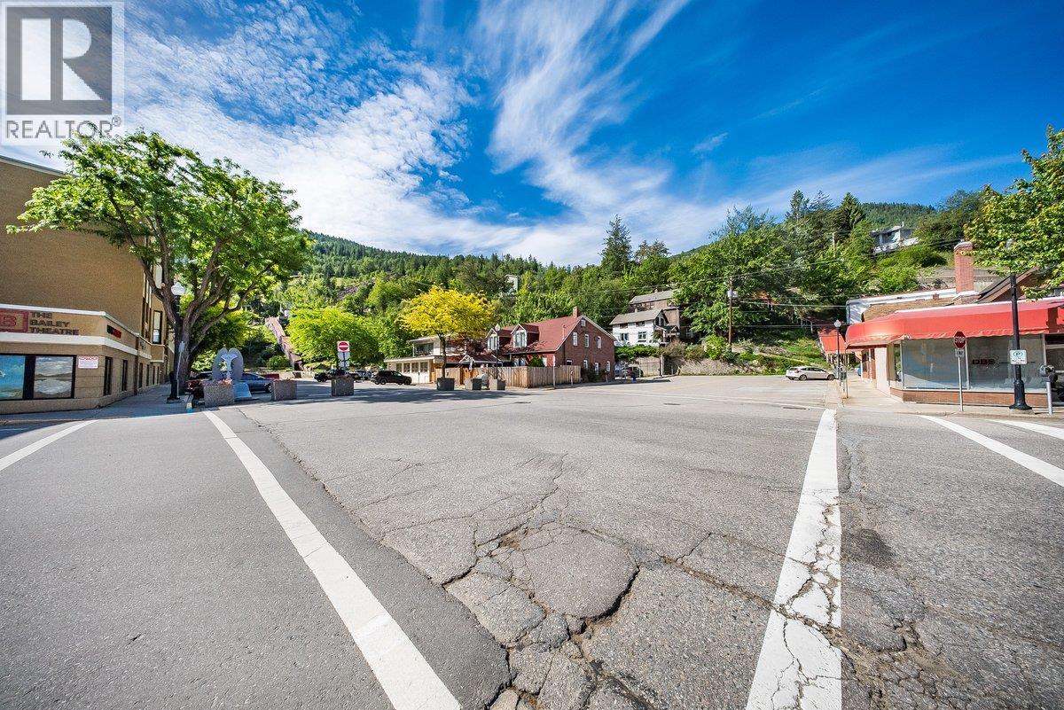 1500 Cedar Avenue, Trail, British Columbia  V1R 4C6 - Photo 4 - 10389784