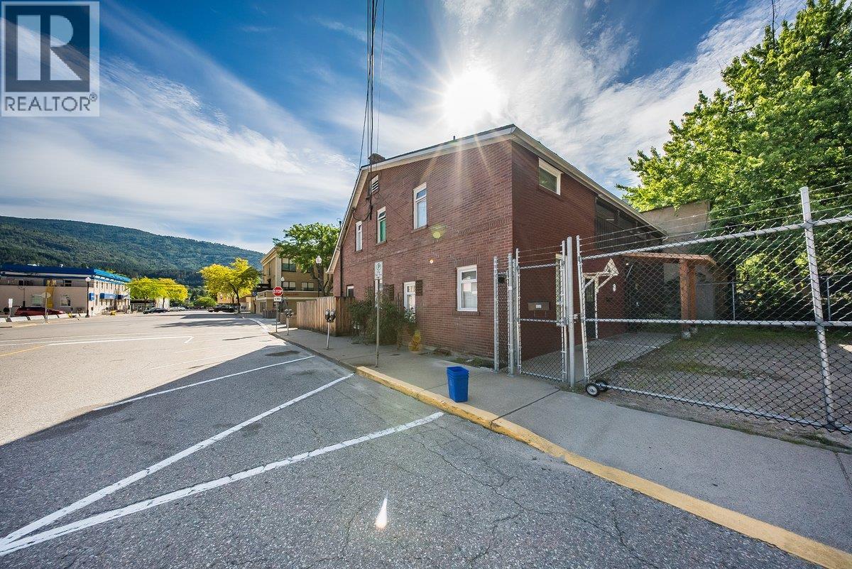 1500 Cedar Avenue, Trail, British Columbia  V1R 4C6 - Photo 6 - 10389784