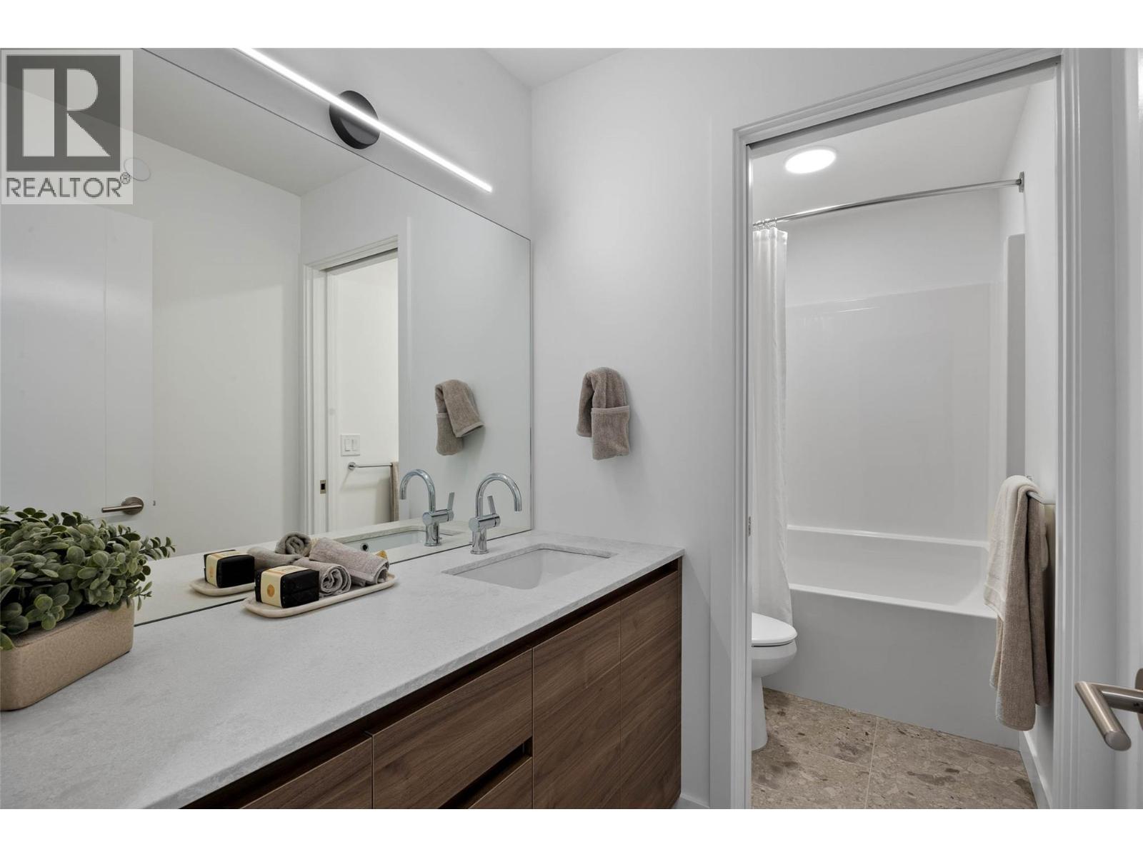 5046 Sun Rivers Drive, Kamloops, British Columbia  V2H 0E7 - Photo 27 - 10389726