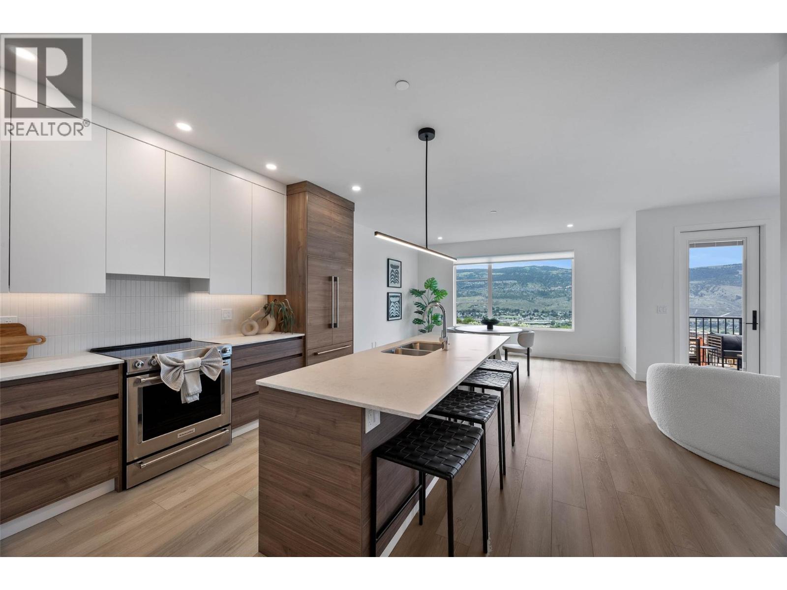 5046 Sun Rivers Drive, Kamloops, British Columbia  V2H 0E7 - Photo 4 - 10389726