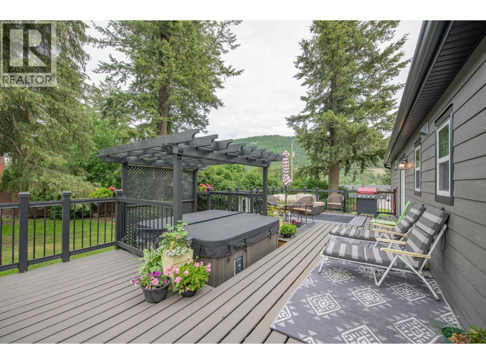 272 Lumby Mabel Lake Road, Lumby, British Columbia  V0E 2G5 - Photo 2 - 10390019