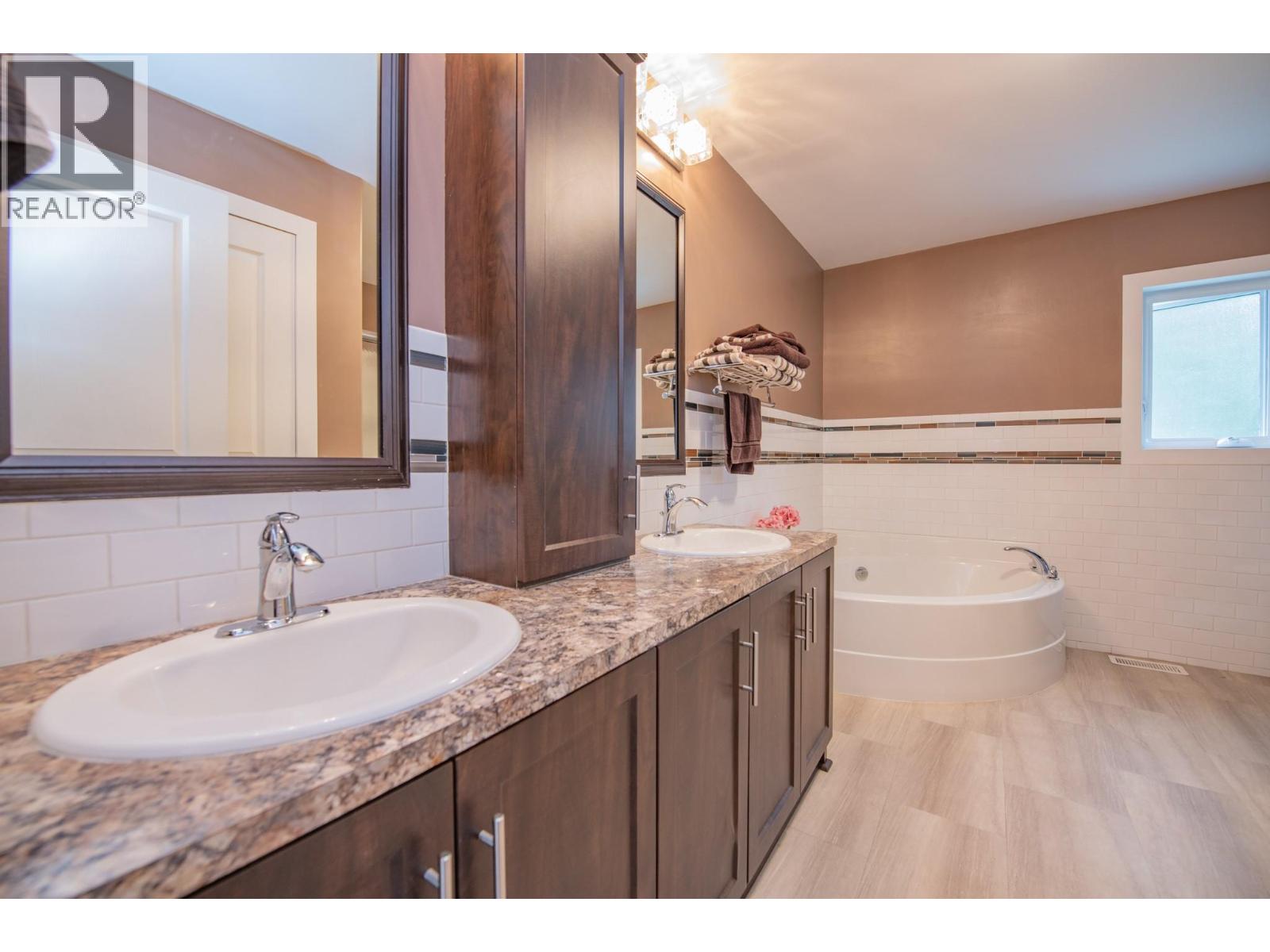 272 Lumby Mabel Lake Road, Lumby, British Columbia  V0E 2G5 - Photo 33 - 10390019