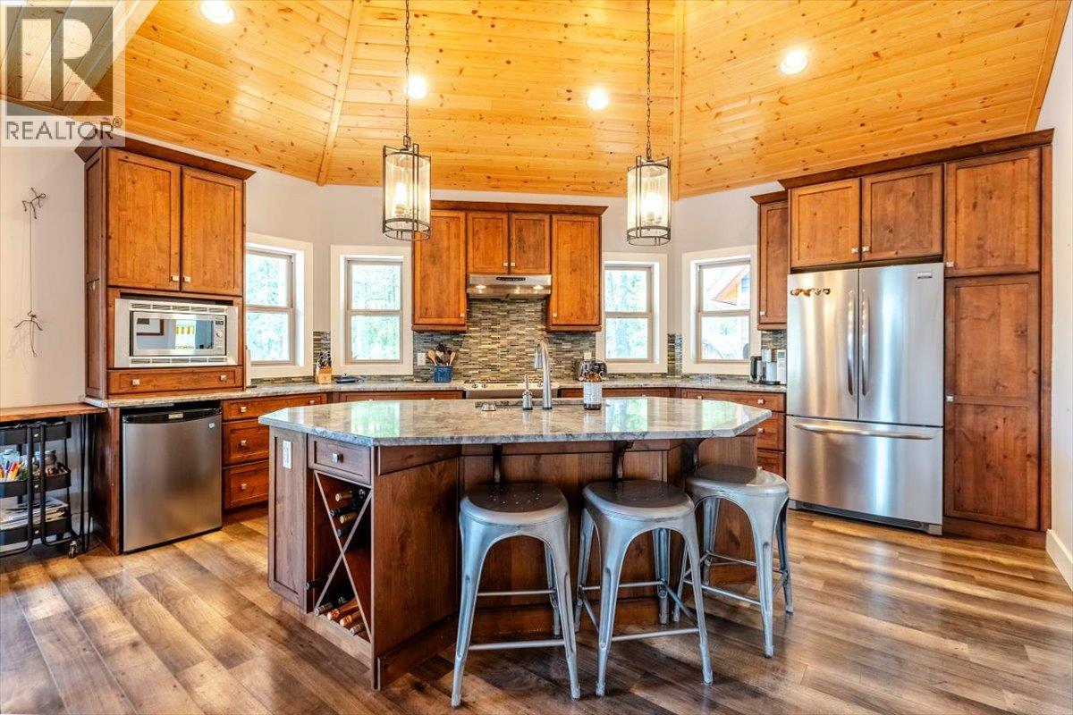 9942 Osprey Landing Drive, Wardner, British Columbia  V0B 2J0 - Photo 14 - 10389918