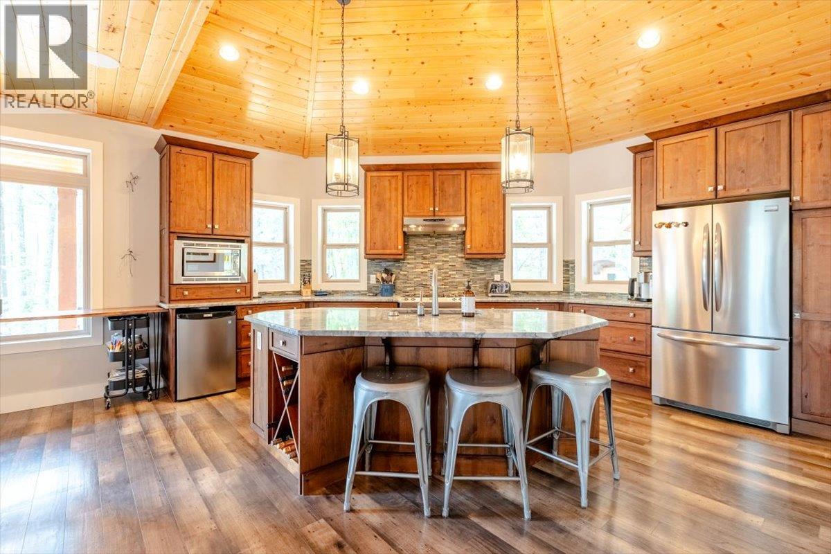 9942 Osprey Landing Drive, Wardner, British Columbia  V0B 2J0 - Photo 16 - 10389918