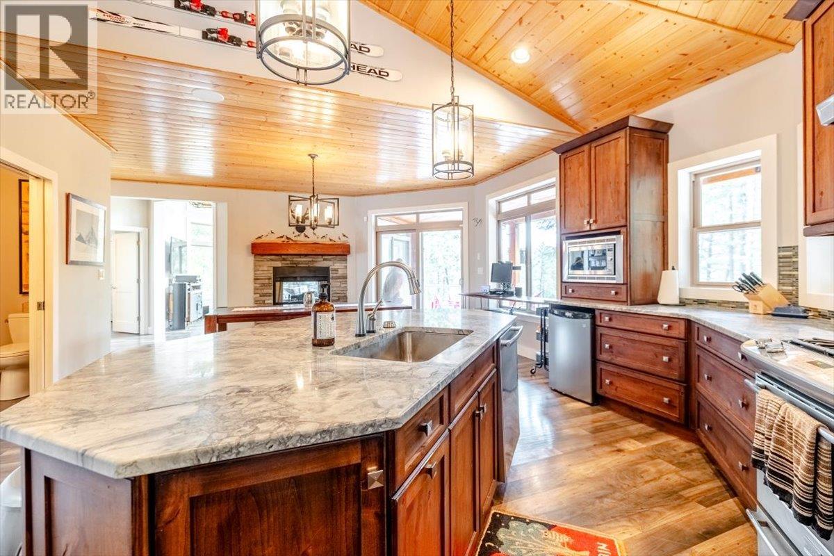 9942 Osprey Landing Drive, Wardner, British Columbia  V0B 2J0 - Photo 18 - 10389918