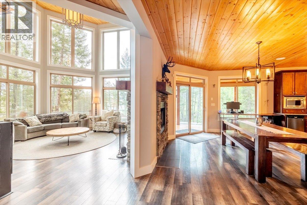 9942 Osprey Landing Drive, Wardner, British Columbia  V0B 2J0 - Photo 3 - 10389918