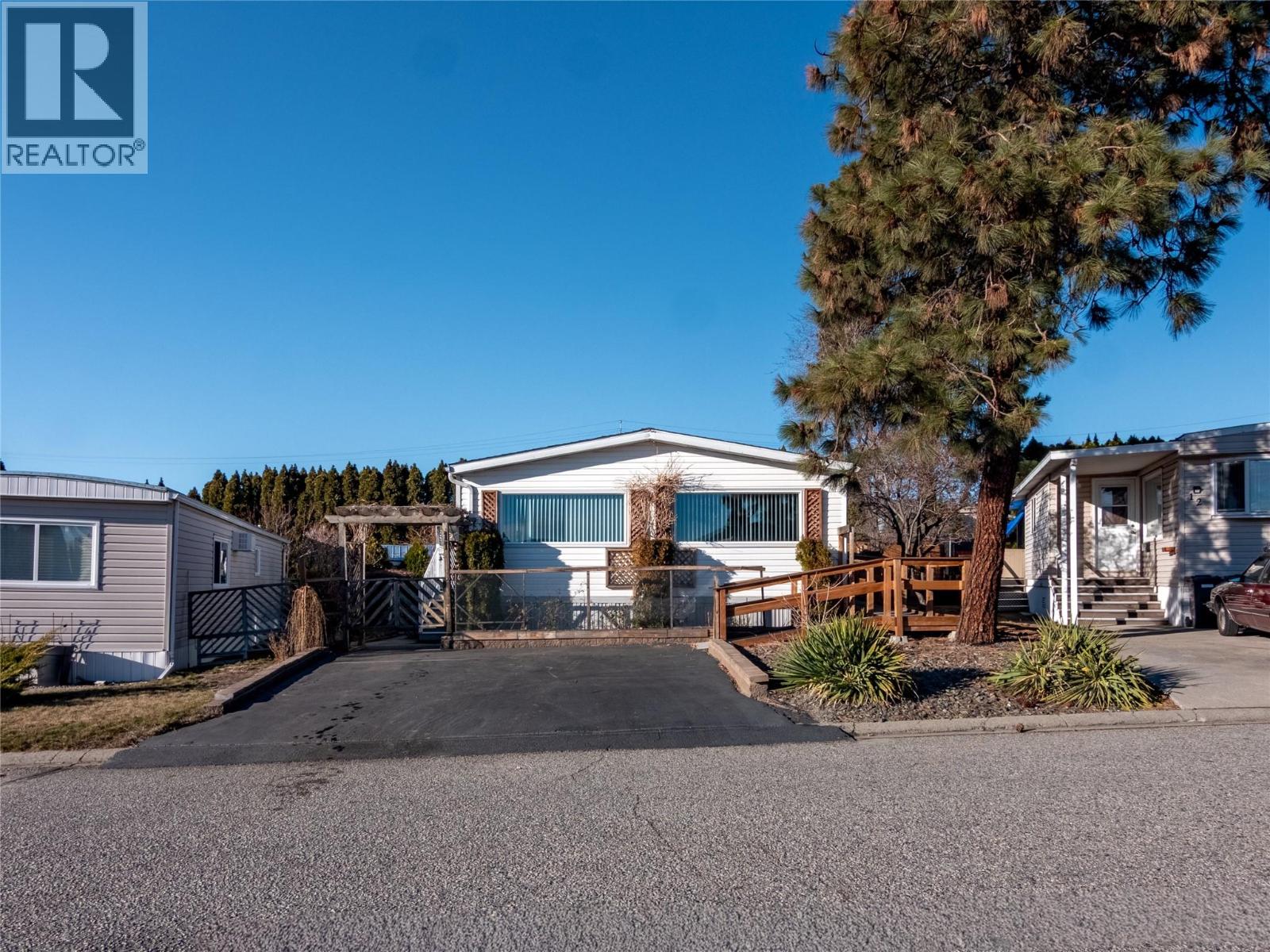 98 Okanagan Avenue E Unit# 11, Penticton, British Columbia  V2A 3J5 - Photo 1 - 10390031