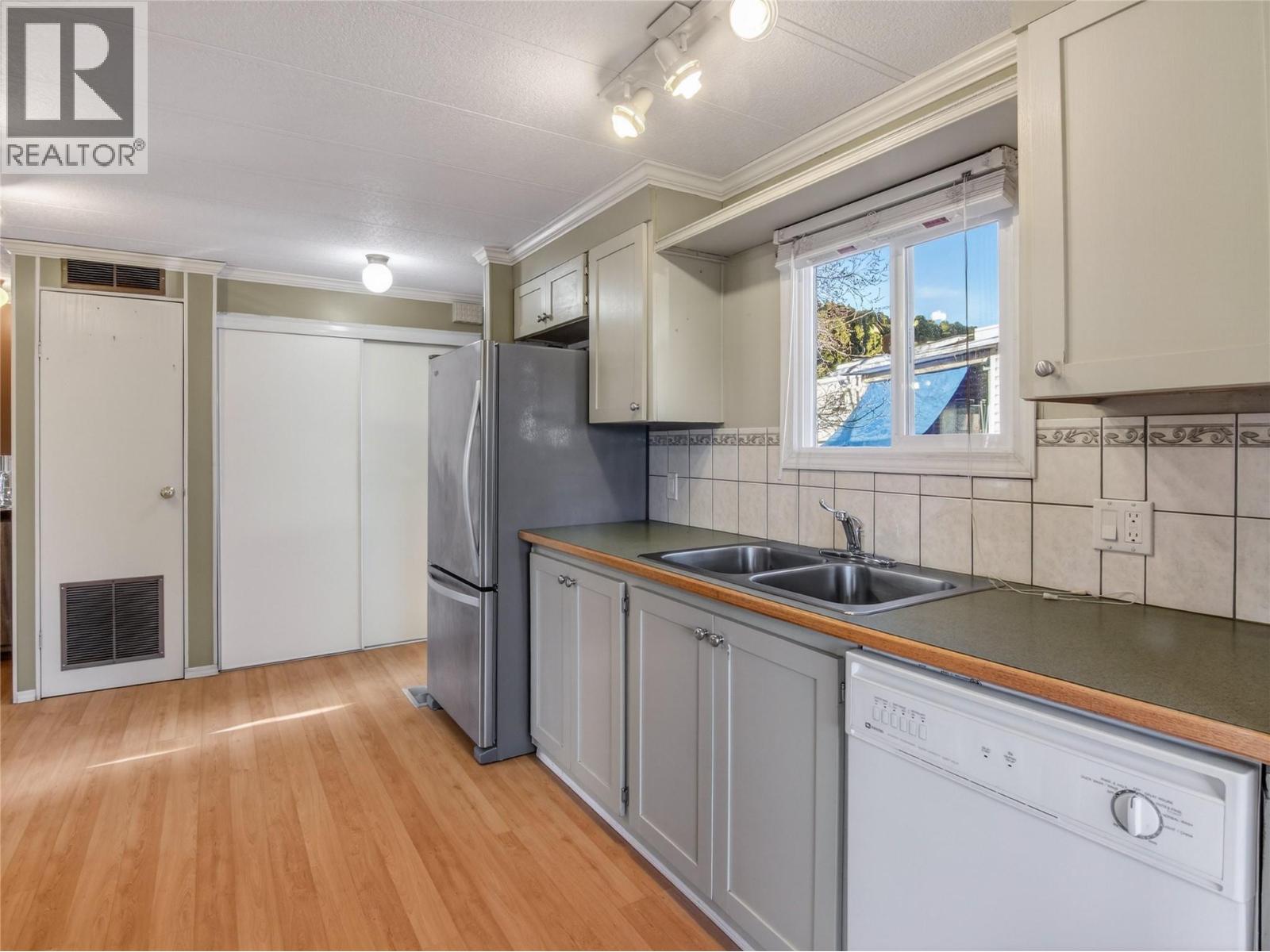 98 Okanagan Avenue E Unit# 11, Penticton, British Columbia  V2A 3J5 - Photo 6 - 10390031