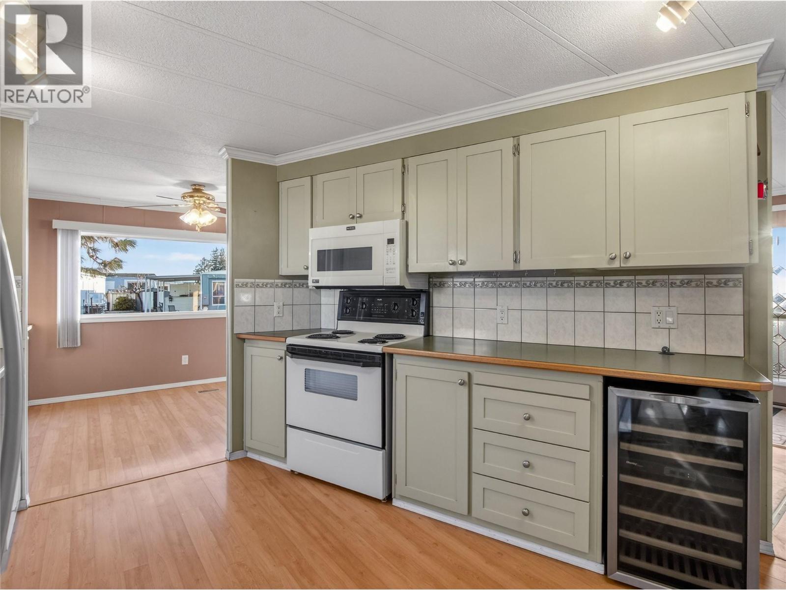 98 Okanagan Avenue E Unit# 11, Penticton, British Columbia  V2A 3J5 - Photo 8 - 10390031