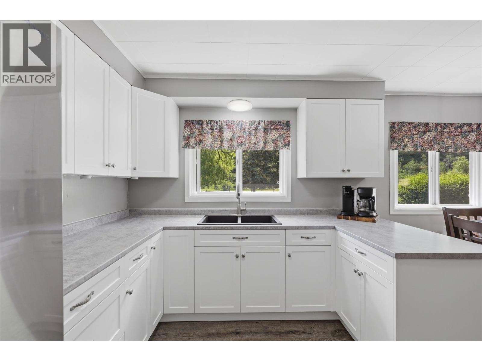 3191 Yellowhead Highway S, Barriere, British Columbia  V0E 2E0 - Photo 15 - 10389900