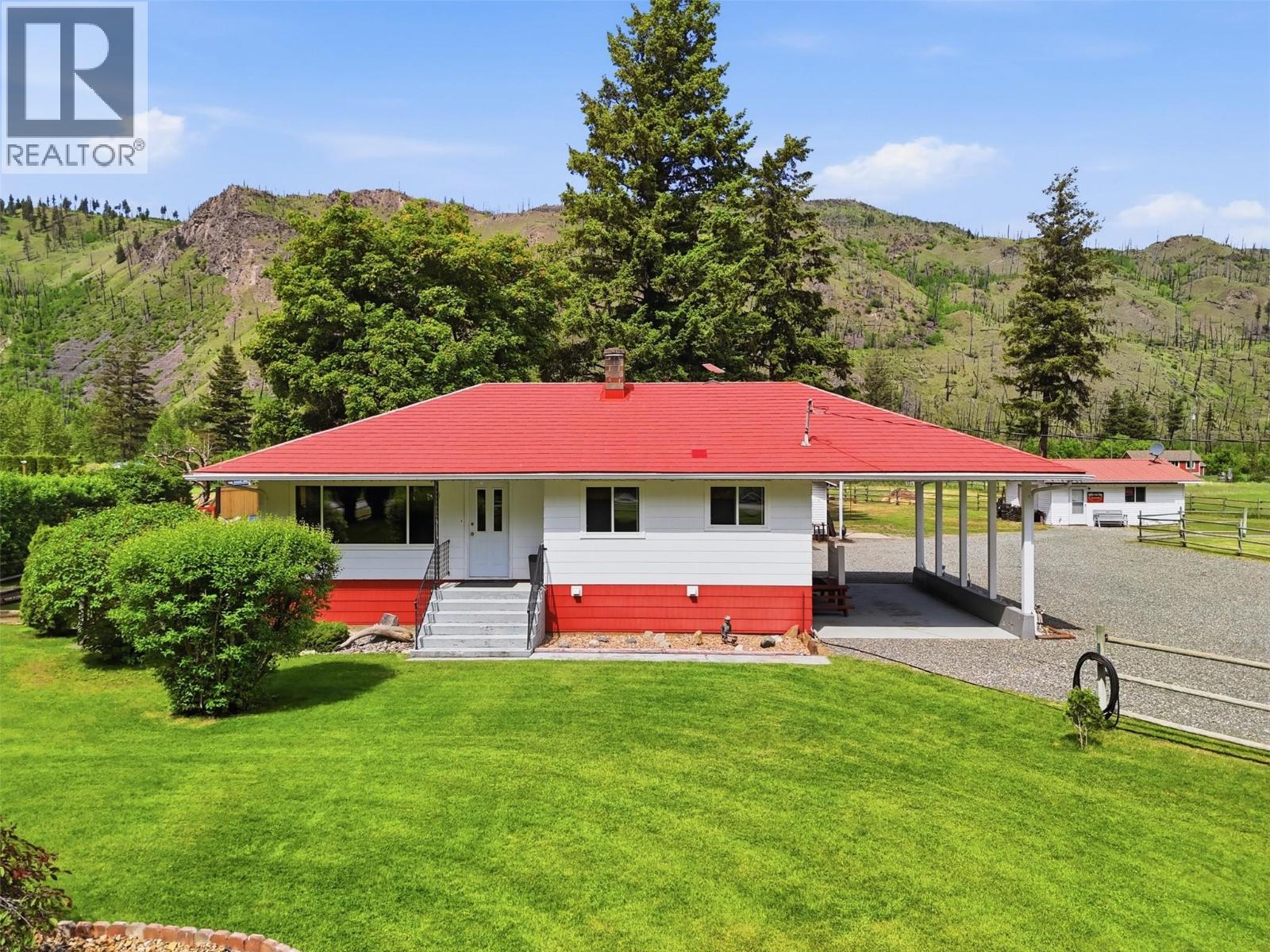 3191 Yellowhead Highway S, Barriere, British Columbia  V0E 2E0 - Photo 3 - 10389900
