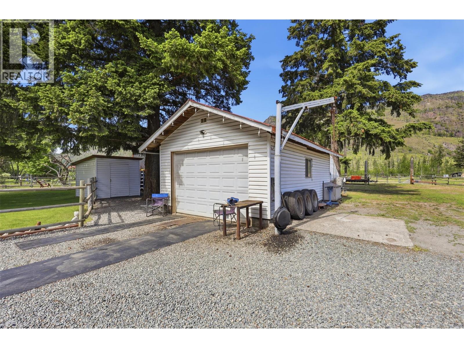 3191 Yellowhead Highway S, Barriere, British Columbia  V0E 2E0 - Photo 37 - 10389900