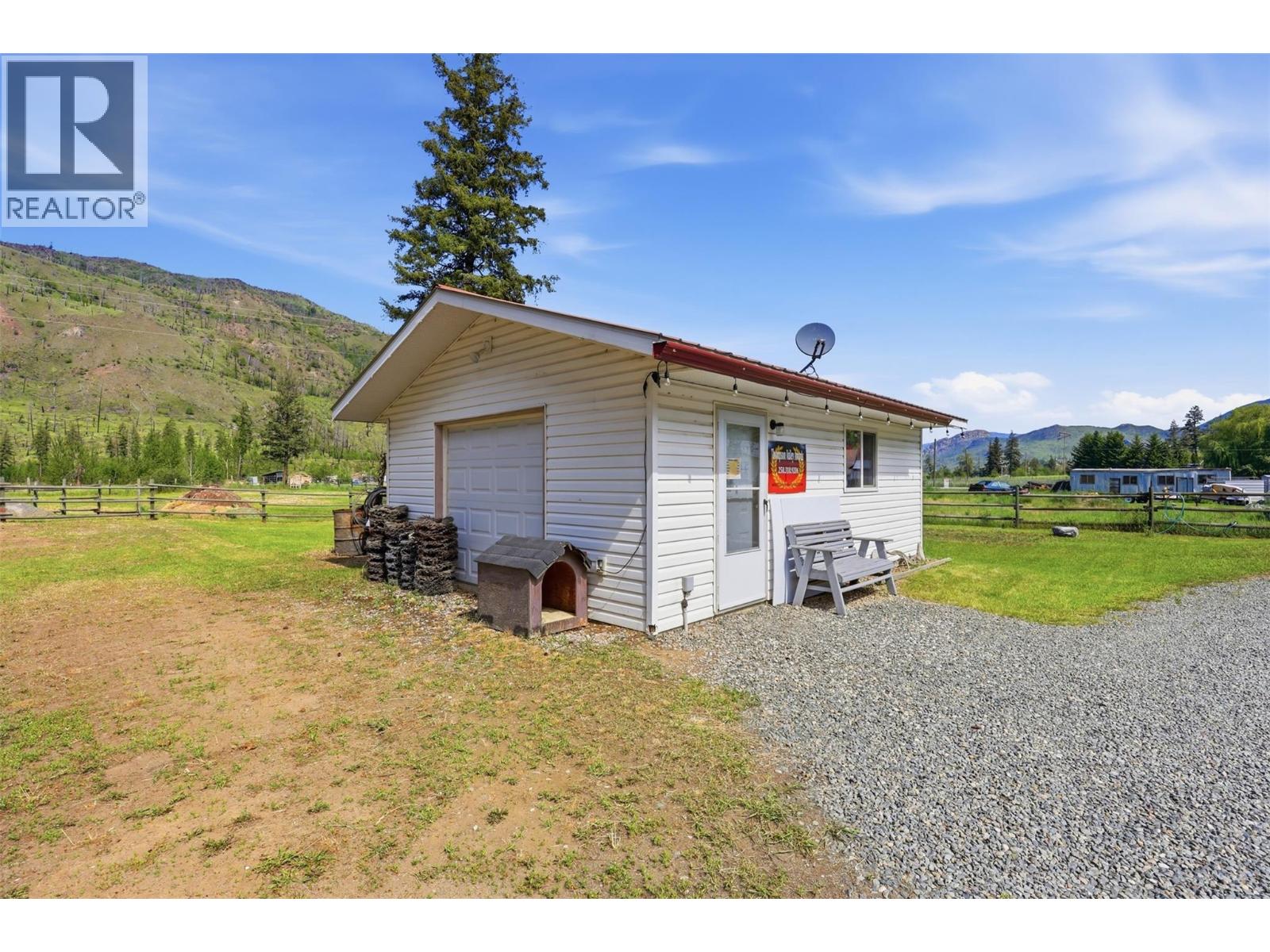 3191 Yellowhead Highway S, Barriere, British Columbia  V0E 2E0 - Photo 39 - 10389900