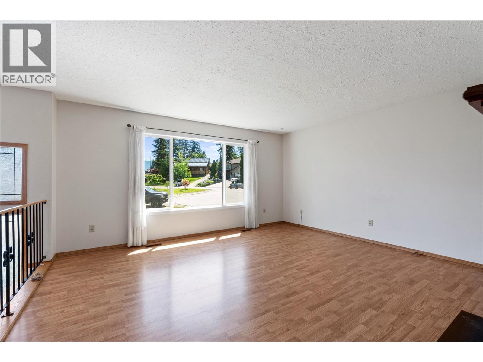 851 26 Street Se, Salmon Arm, British Columbia  V1E 2H6 - Photo 10 - 10389410