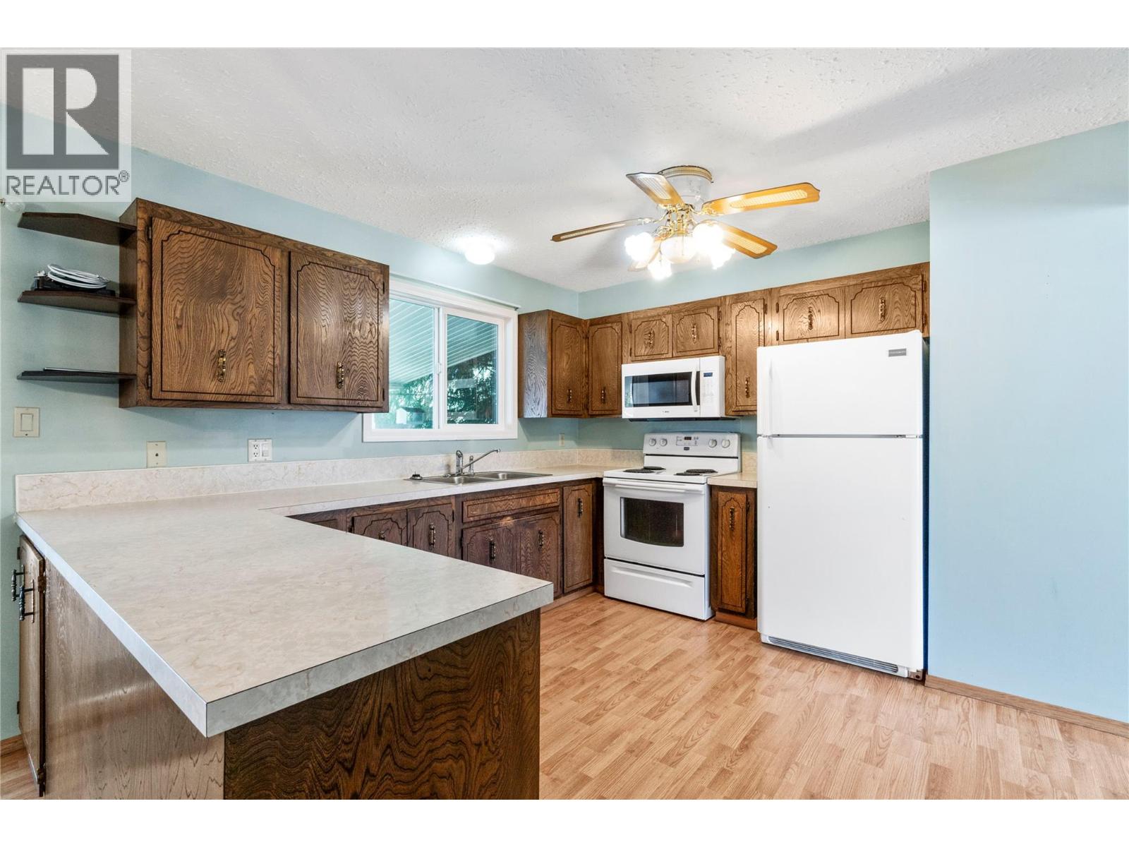 851 26 Street Se, Salmon Arm, British Columbia  V1E 2H6 - Photo 5 - 10389410
