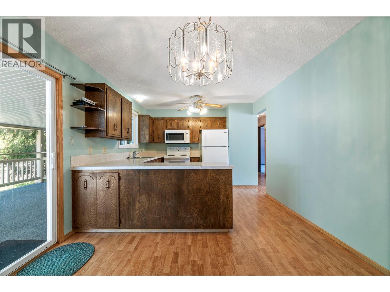 851 26 Street Se, Salmon Arm, British Columbia  V1E 2H6 - Photo 7 - 10389410