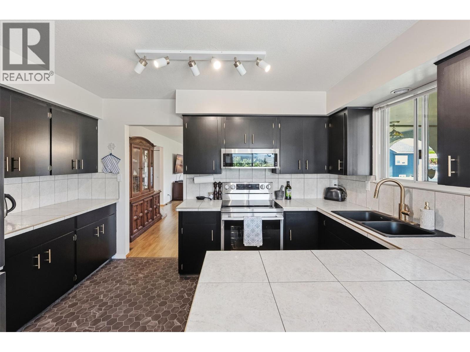 8405 87th Street, Osoyoos, British Columbia  V0H 1V2 - Photo 31 - 10390047
