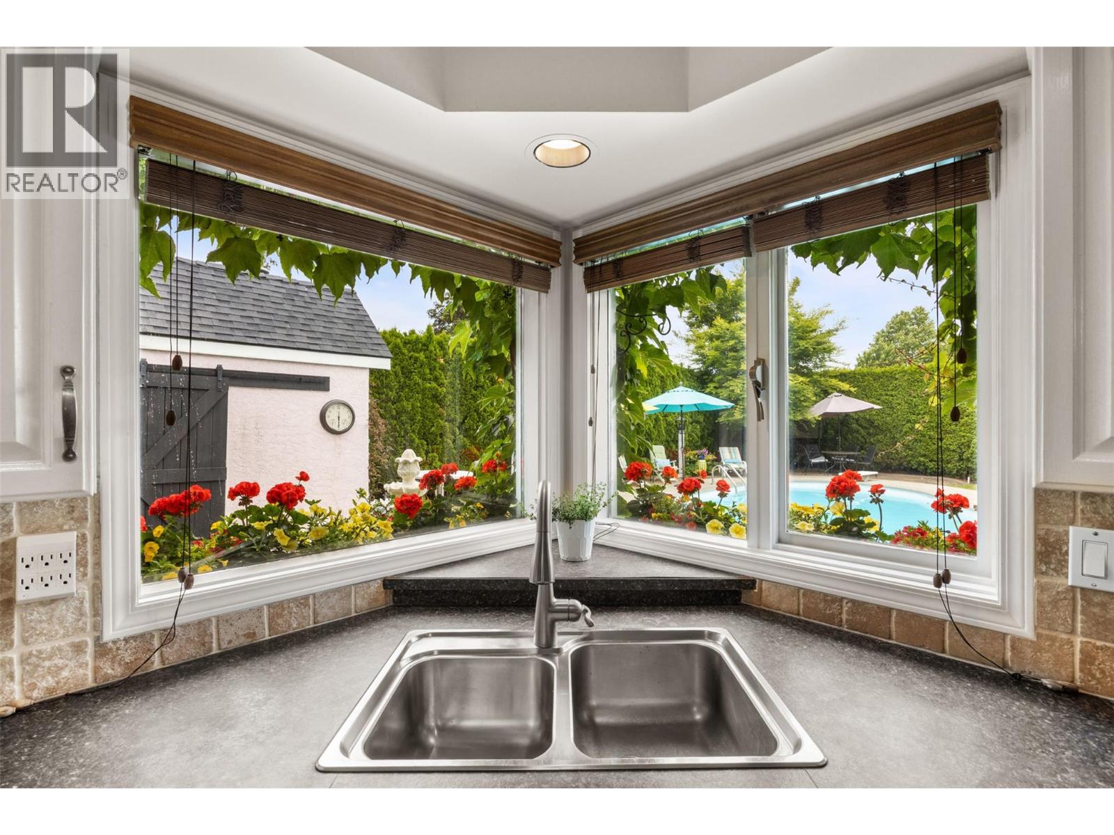 1045 Cameron Avenue, Kelowna, British Columbia  V1Y 8V4 - Photo 11 - 10389574