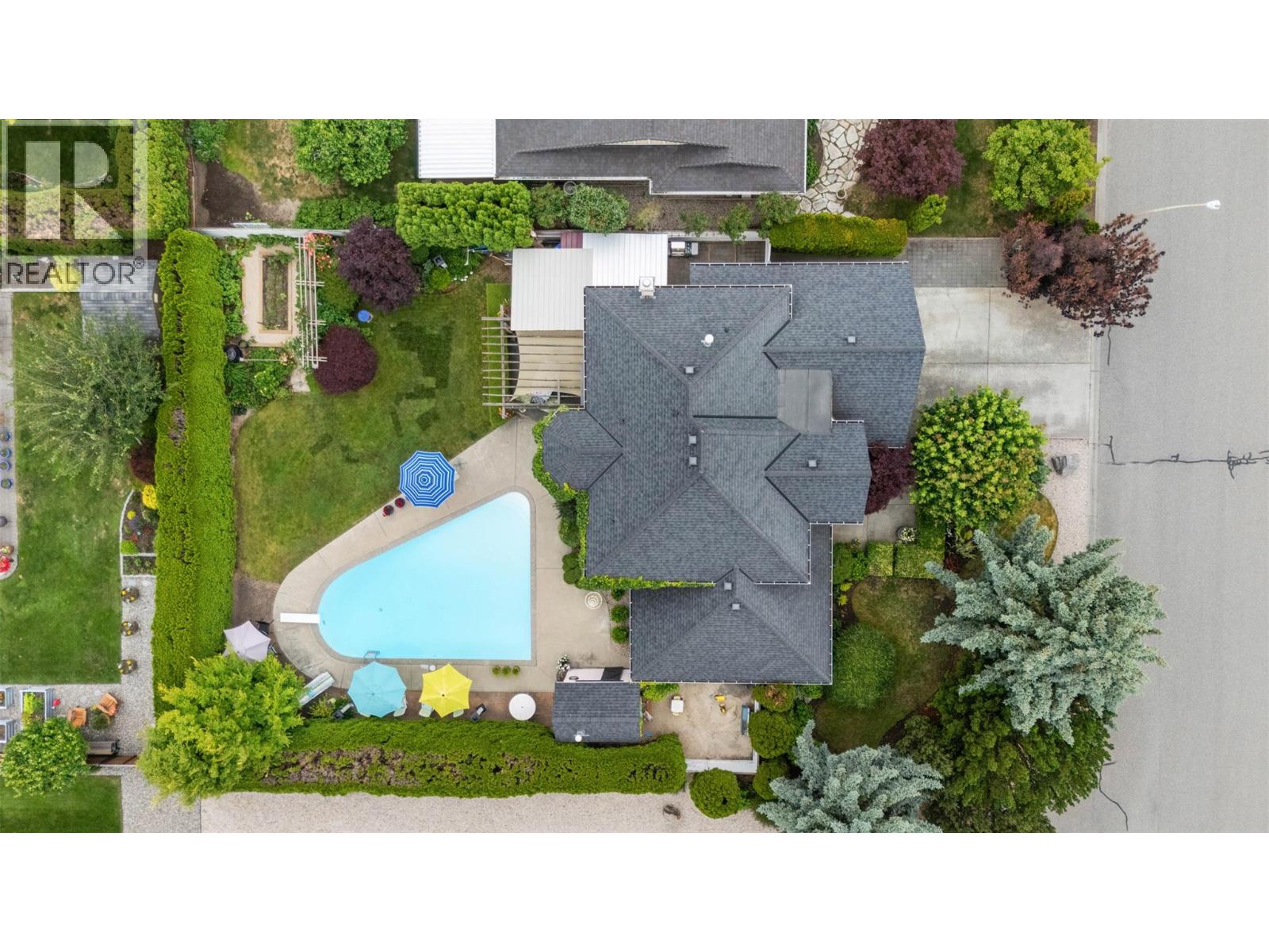 1045 Cameron Avenue, Kelowna, British Columbia  V1Y 8V4 - Photo 3 - 10389574