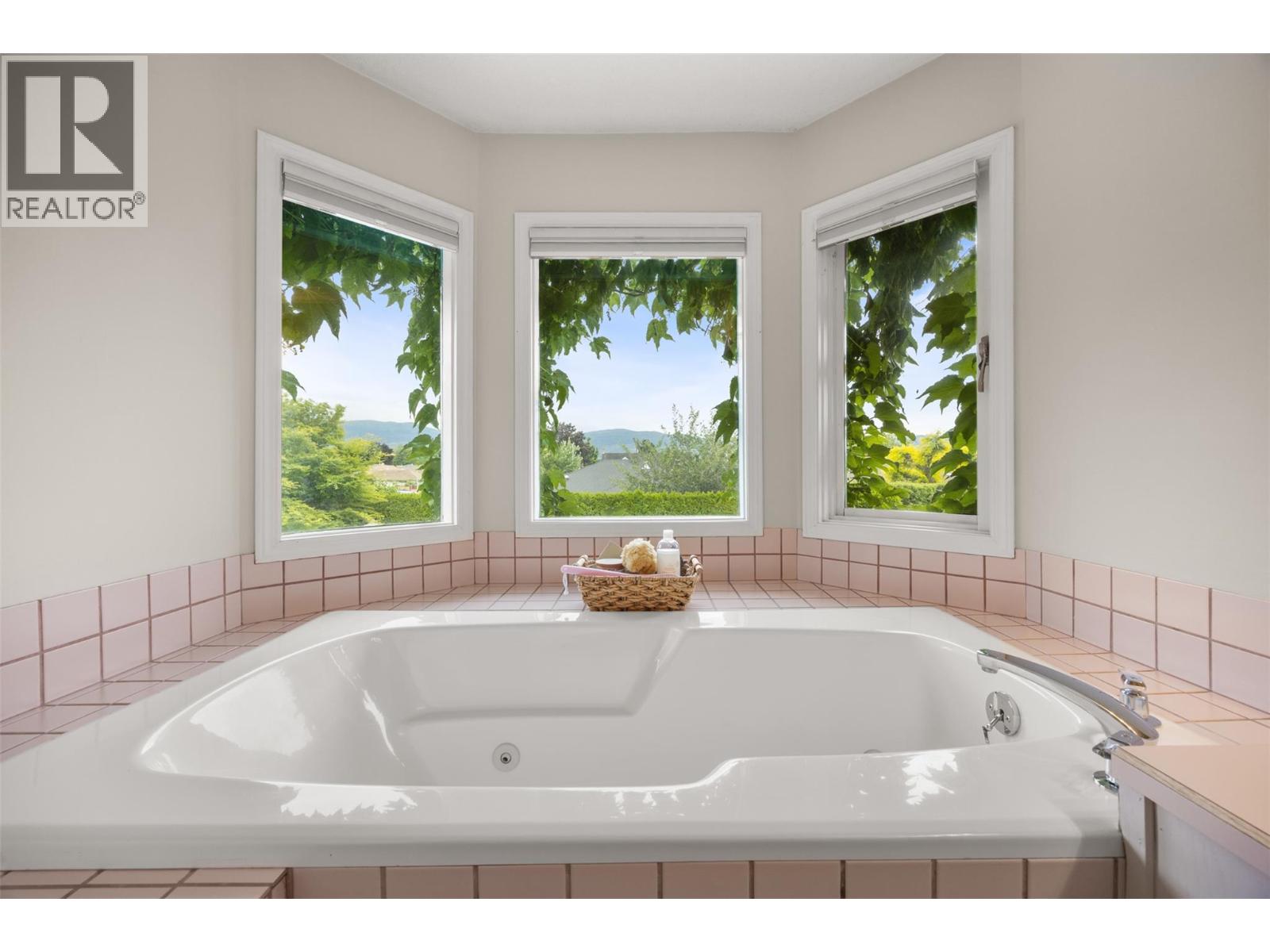 1045 Cameron Avenue, Kelowna, British Columbia  V1Y 8V4 - Photo 40 - 10389574