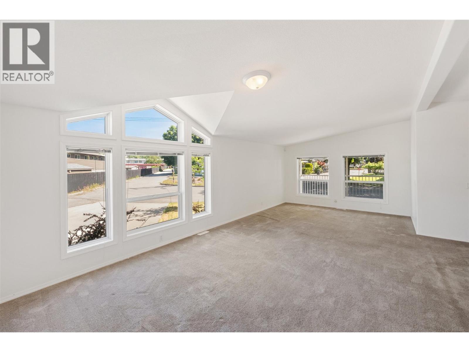 197 Dauphin Avenue Unit# 37, Penticton, British Columbia  V2A 3S3 - Photo 2 - 10390029