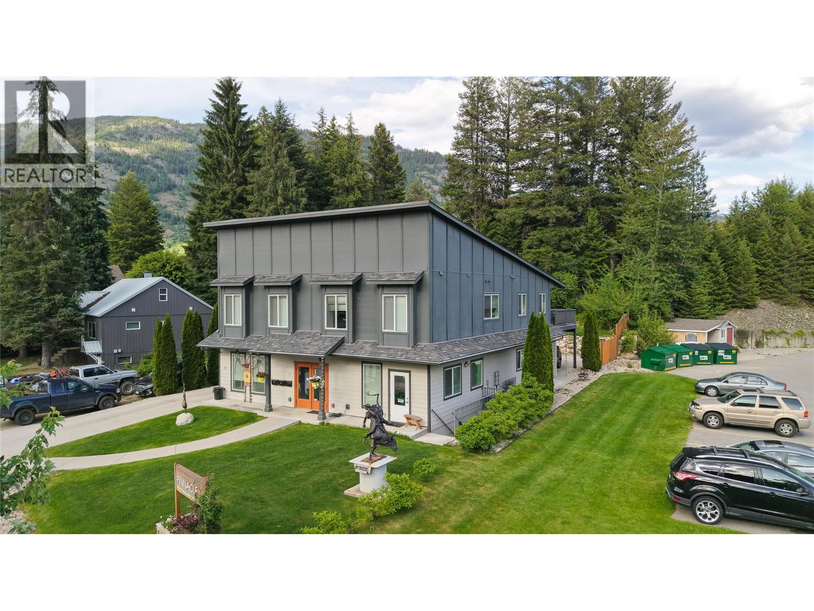 495 Columbia Street, Castlegar, British Columbia  V1N 1G8 - Photo 1 - 10388199