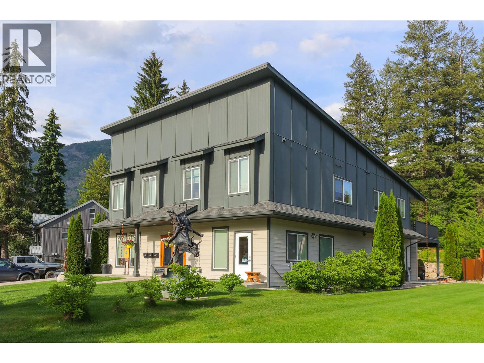495 Columbia Street, Castlegar, British Columbia  V1N 1G8 - Photo 3 - 10388199