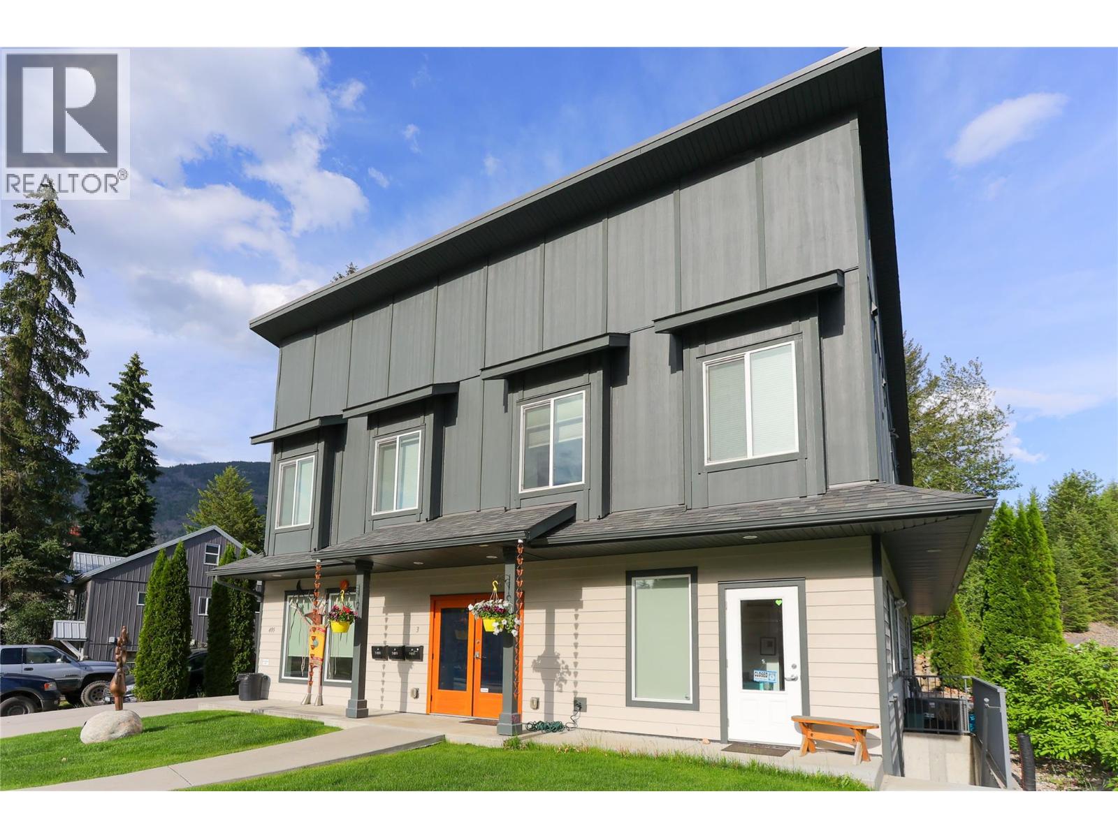 495 Columbia Street, Castlegar, British Columbia  V1N 1G8 - Photo 4 - 10388199