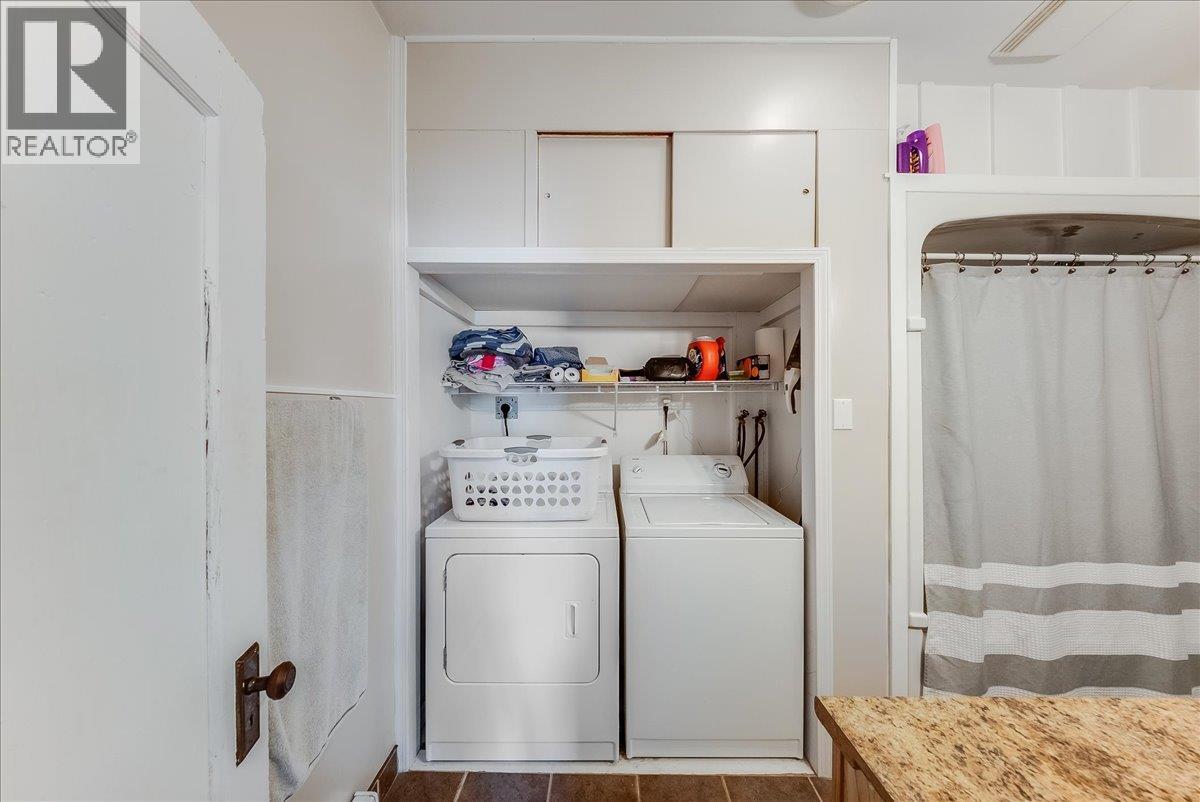 542 Spokane Street, Trail, British Columbia  V1R 3V8 - Photo 27 - 10389888