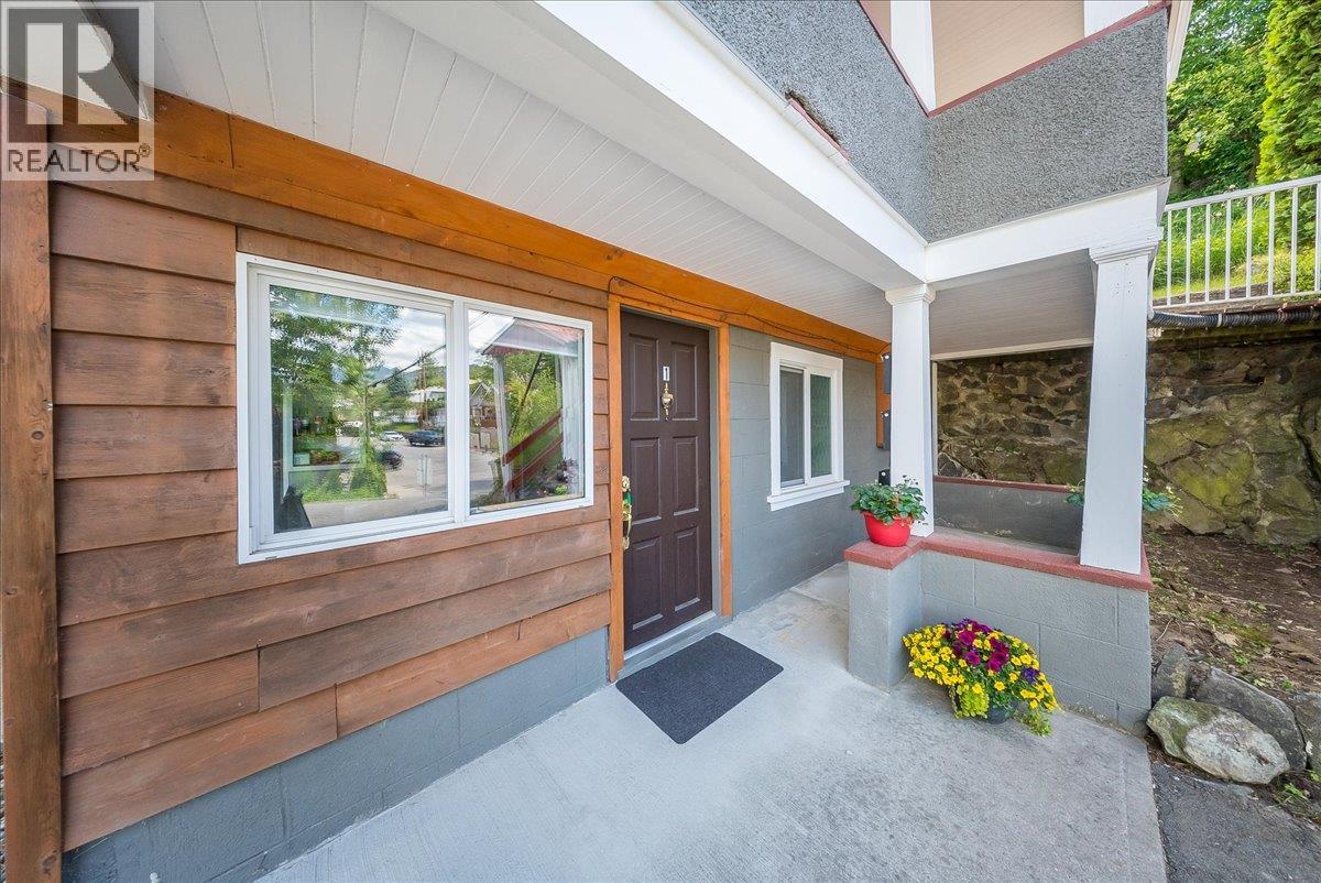 542 Spokane Street, Trail, British Columbia  V1R 3V8 - Photo 3 - 10389888