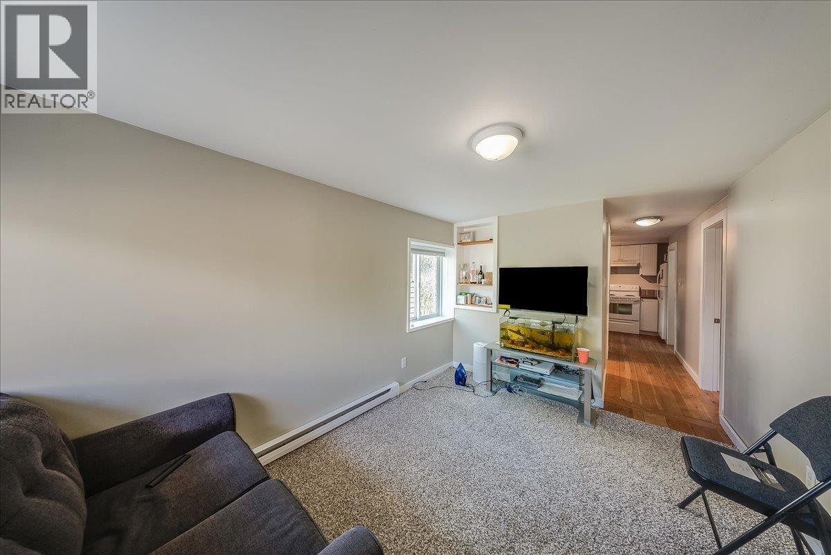 542 Spokane Street, Trail, British Columbia  V1R 3V8 - Photo 4 - 10389888