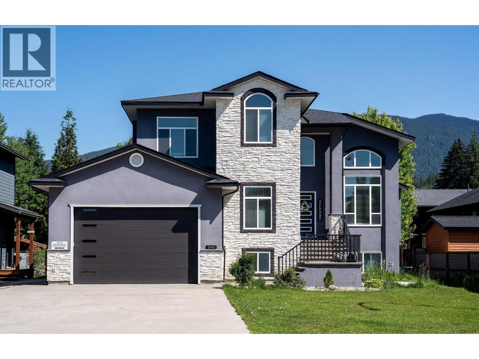 1941 Poplar Lane, Revelstoke, British Columbia  V0E 2S3 - Photo 1 - 10389025