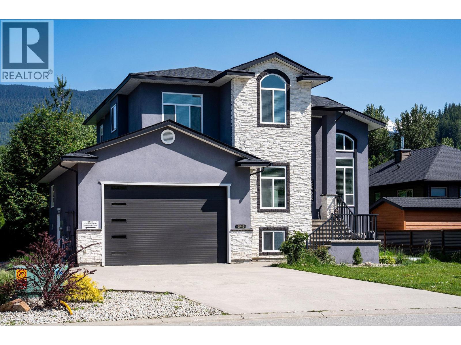 1941 Poplar Lane, Revelstoke, British Columbia  V0E 2S3 - Photo 2 - 10389025