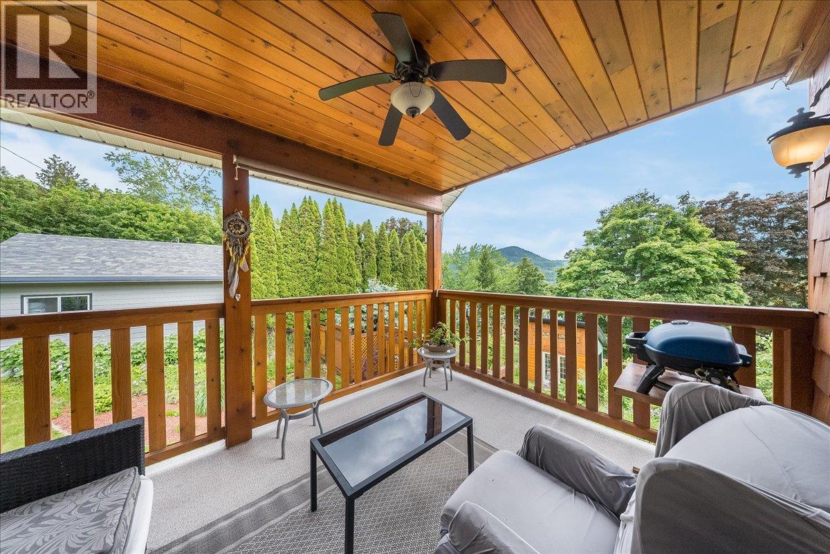 2005 Kootenay Avenue, Rossland, British Columbia  V0G 1Y0 - Photo 20 - 10390097