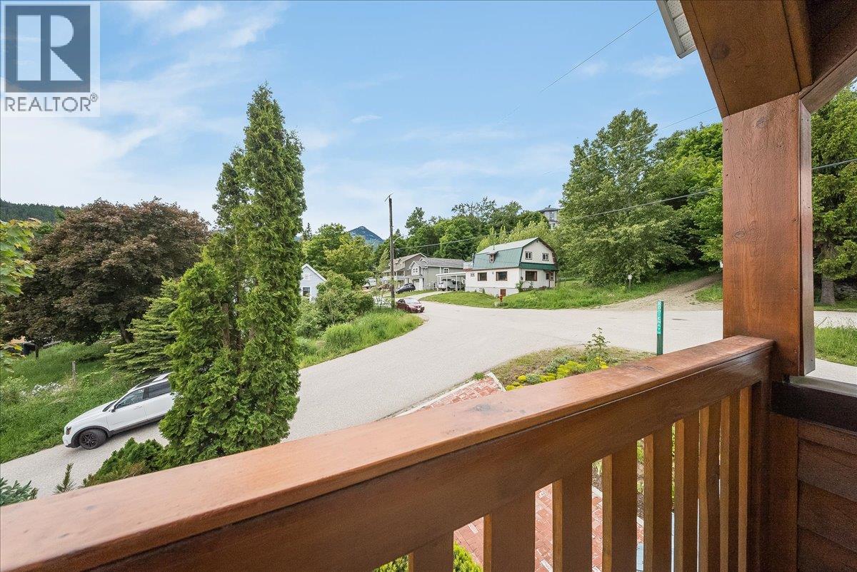 2005 Kootenay Avenue, Rossland, British Columbia  V0G 1Y0 - Photo 32 - 10390097