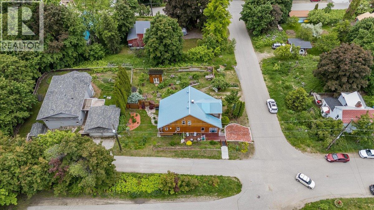 2005 Kootenay Avenue, Rossland, British Columbia  V0G 1Y0 - Photo 51 - 10390097