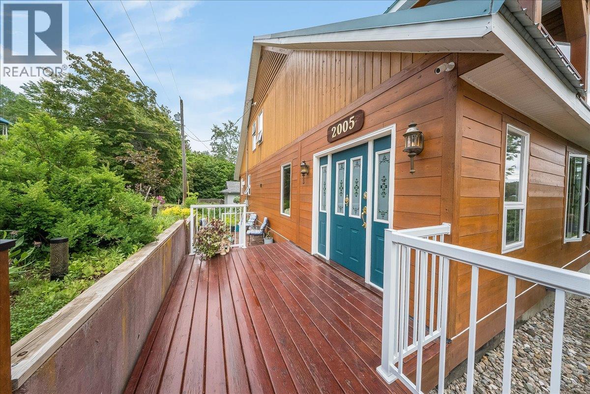 2005 Kootenay Avenue, Rossland, British Columbia  V0G 1Y0 - Photo 8 - 10390097