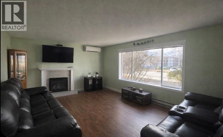 2052 Atkinson Street, Penticton, British Columbia  V2A 8H5 - Photo 10 - 10390112