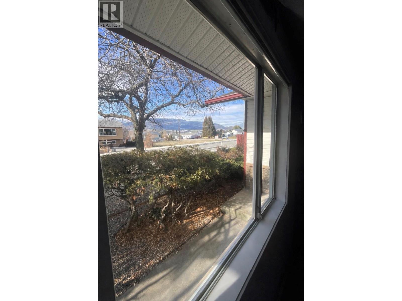 2052 Atkinson Street, Penticton, British Columbia  V2A 8H5 - Photo 13 - 10390112