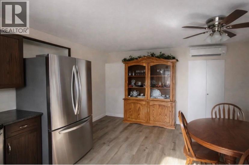 2052 Atkinson Street, Penticton, British Columbia  V2A 8H5 - Photo 4 - 10390112