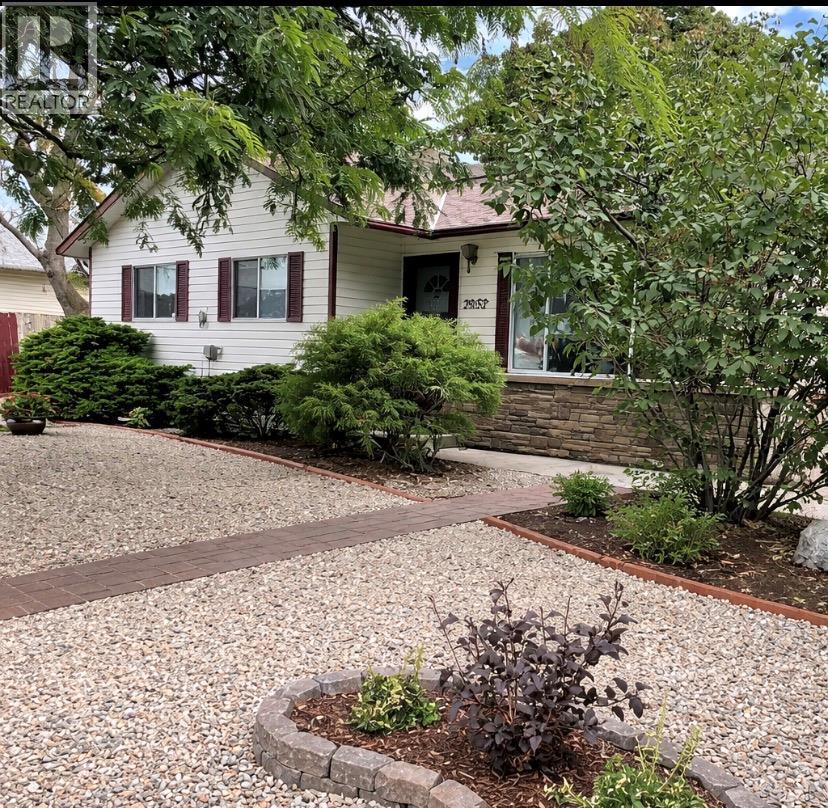 2052 Atkinson Street, Penticton, British Columbia  V2A 8H5 - Photo 6 - 10390112