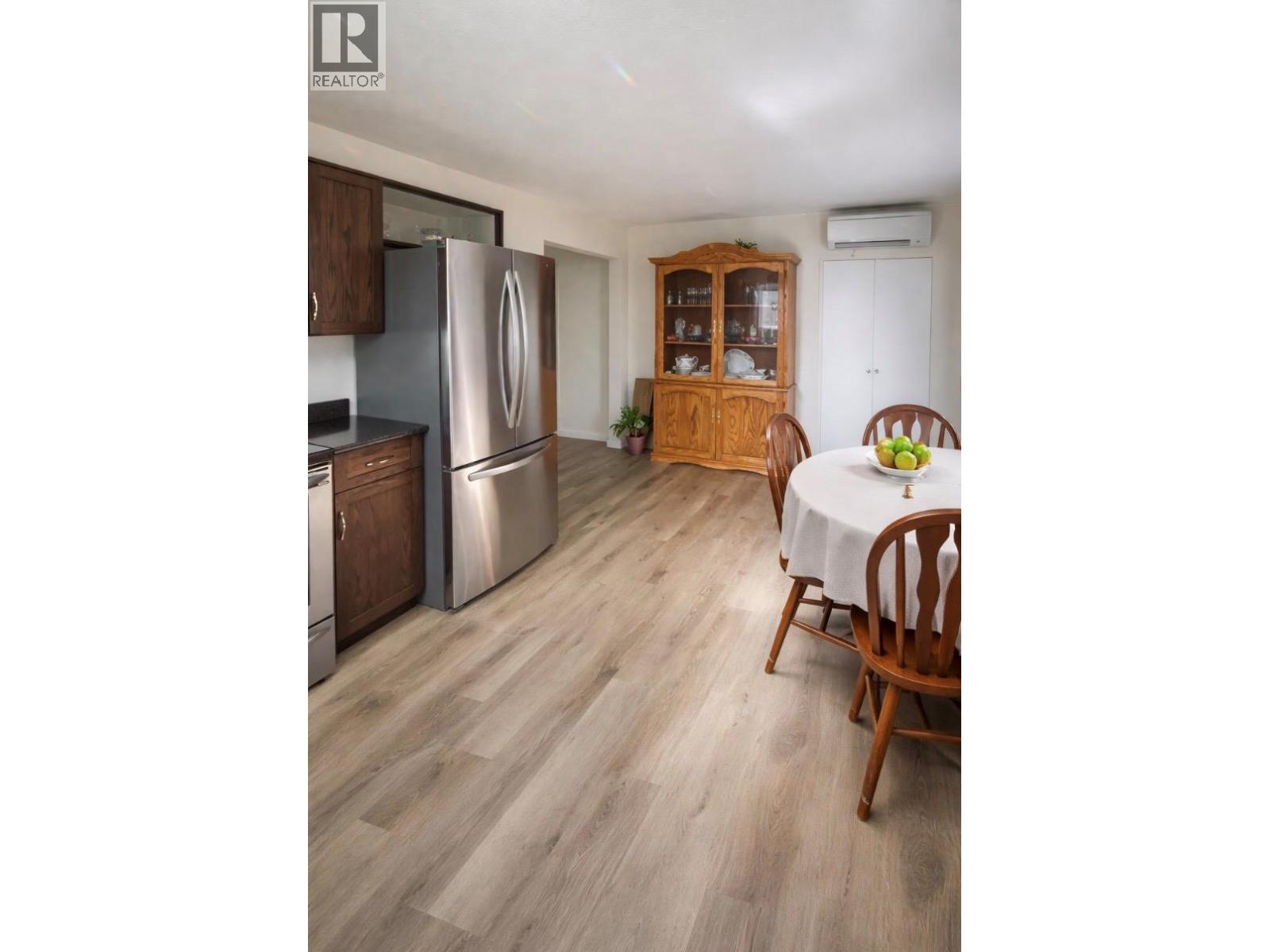 2052 Atkinson Street, Penticton, British Columbia  V2A 8H5 - Photo 8 - 10390112