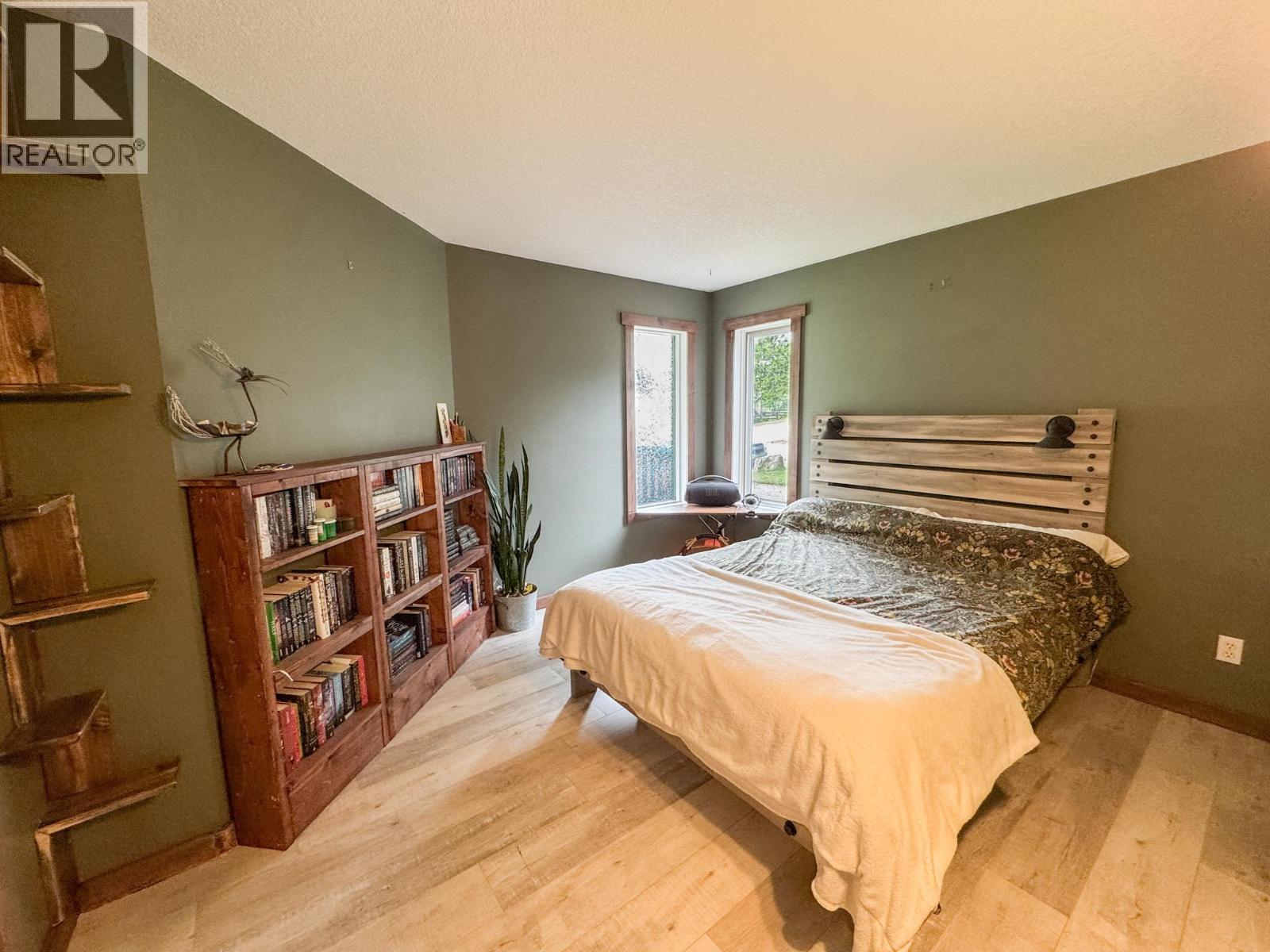 1409 10th Avenue, Invermere, British Columbia  V0A 1K0 - Photo 32 - 10390052