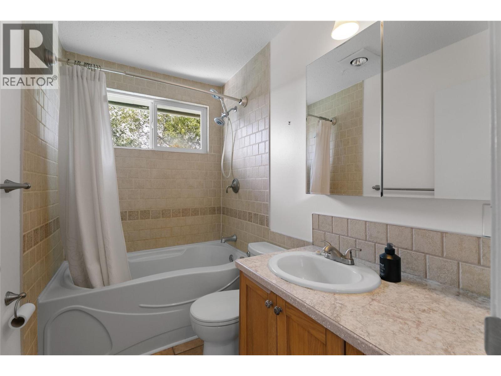 1799 Armstrong Street, Merritt, British Columbia  V1K 1E7 - Photo 28 - 10390106