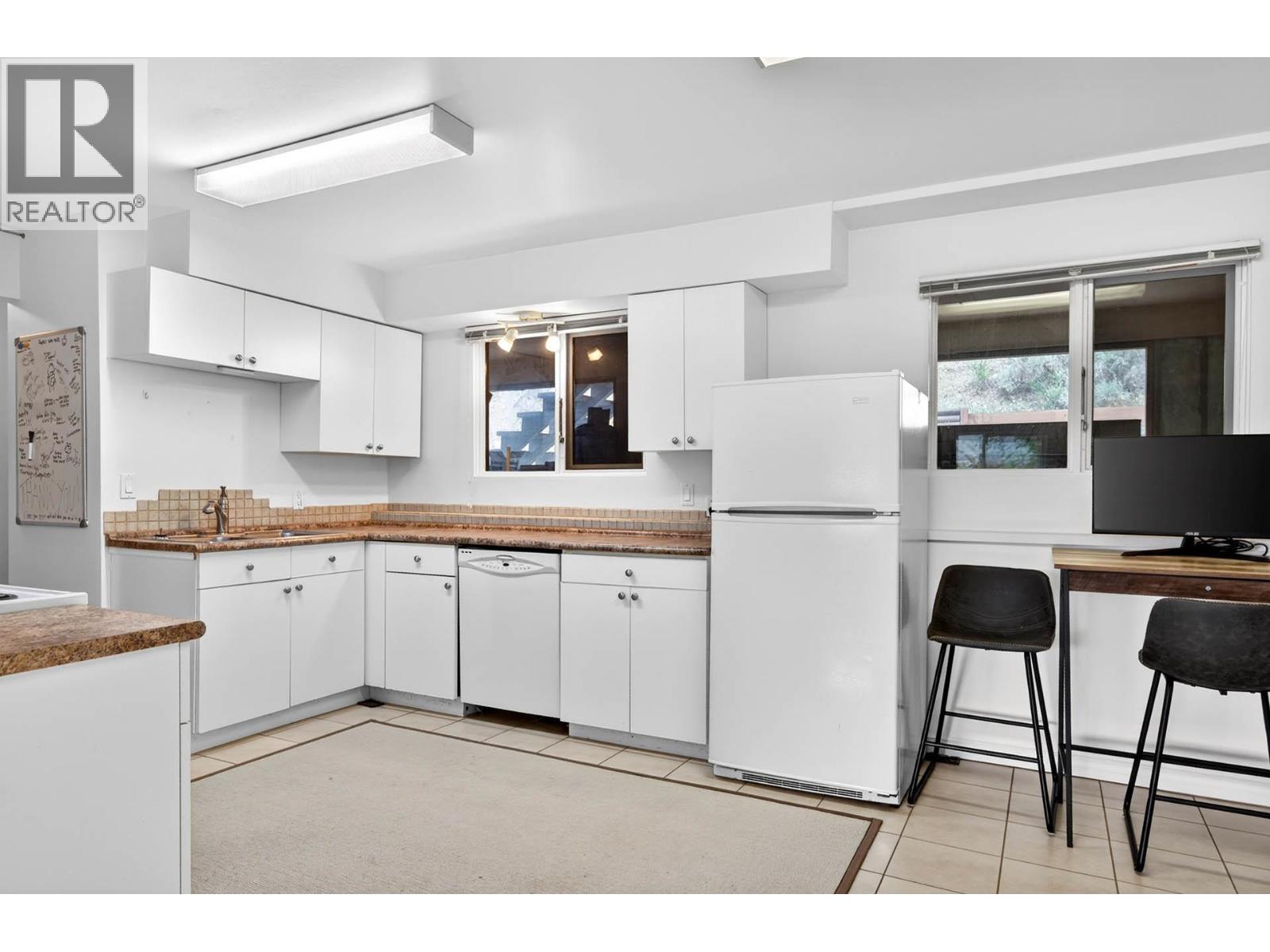 820 Anderson Terrace, Kamloops, British Columbia  V2B 6E2 - Photo 35 - 10389908